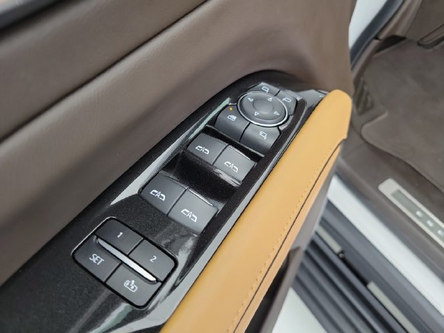 Used 2022 Cadillac Escalade Premium Luxury w/ Performance Package AWD/4WD image 23
