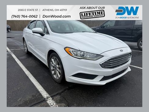 Used 2017 Ford Fusion SE image 1