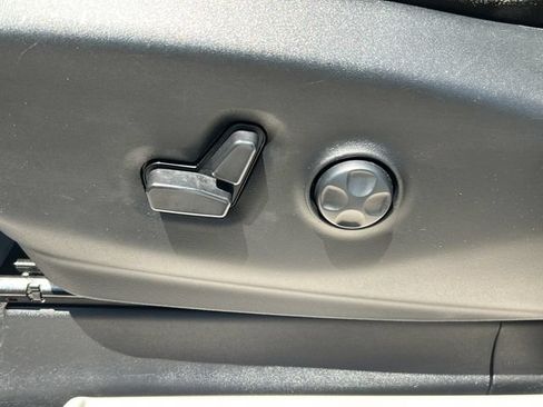 Used 2023 Chrysler Voyager LX FWD image 21