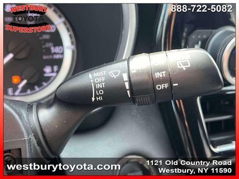 Used 2023 Toyota Highlander XLE AWD/4WD image 29