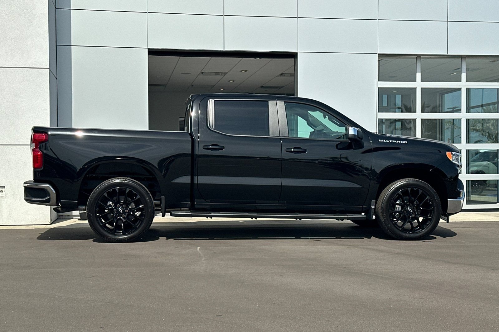 New 2026 Chevrolet Silverado 1500 LT w/ Leather Package RWD image 3