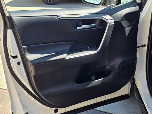 Used 2019 Toyota RAV4 XLE FWD image 27