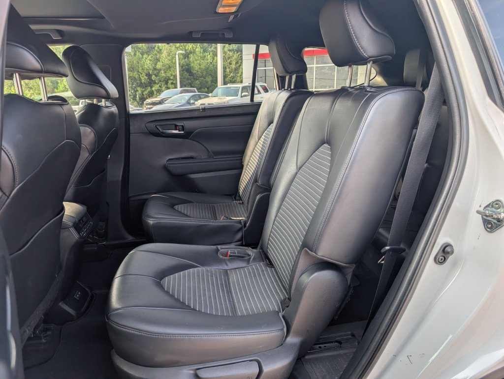 Used 2023 Toyota Highlander XSE FWD image 27