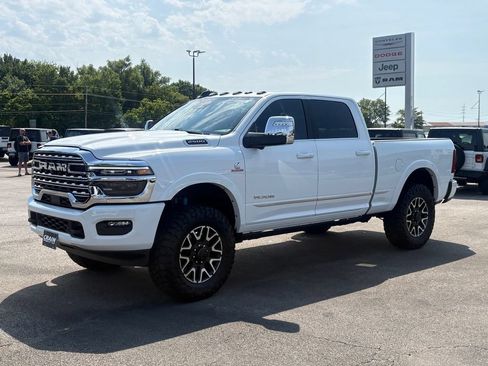 Used 2025 RAM 2500 Limited AWD/4WD image 3