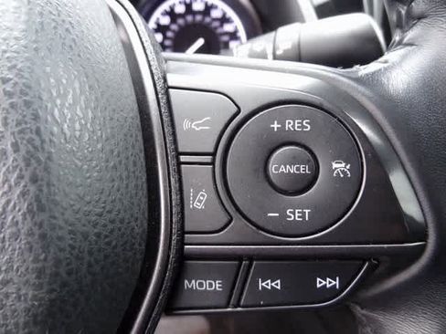 Used 2021 Toyota Camry SE image 16