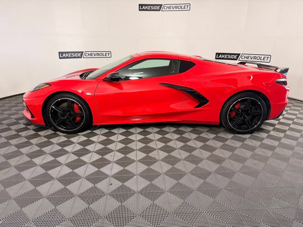 Used 2020 Chevrolet Corvette Stingray Preferred Cpe w/ 2LT Preferred Equipment Group RWD image 3