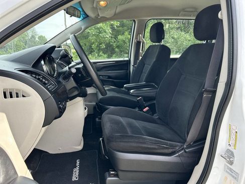 Used 2016 Dodge Grand Caravan American Value Package image 9