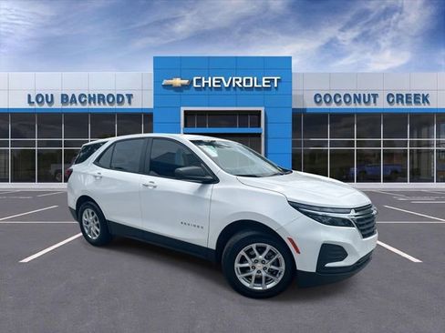 Used 2024 Chevrolet Equinox LS FWD image 2