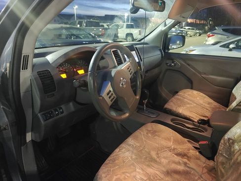 Used 2020 Nissan Frontier SV image 9