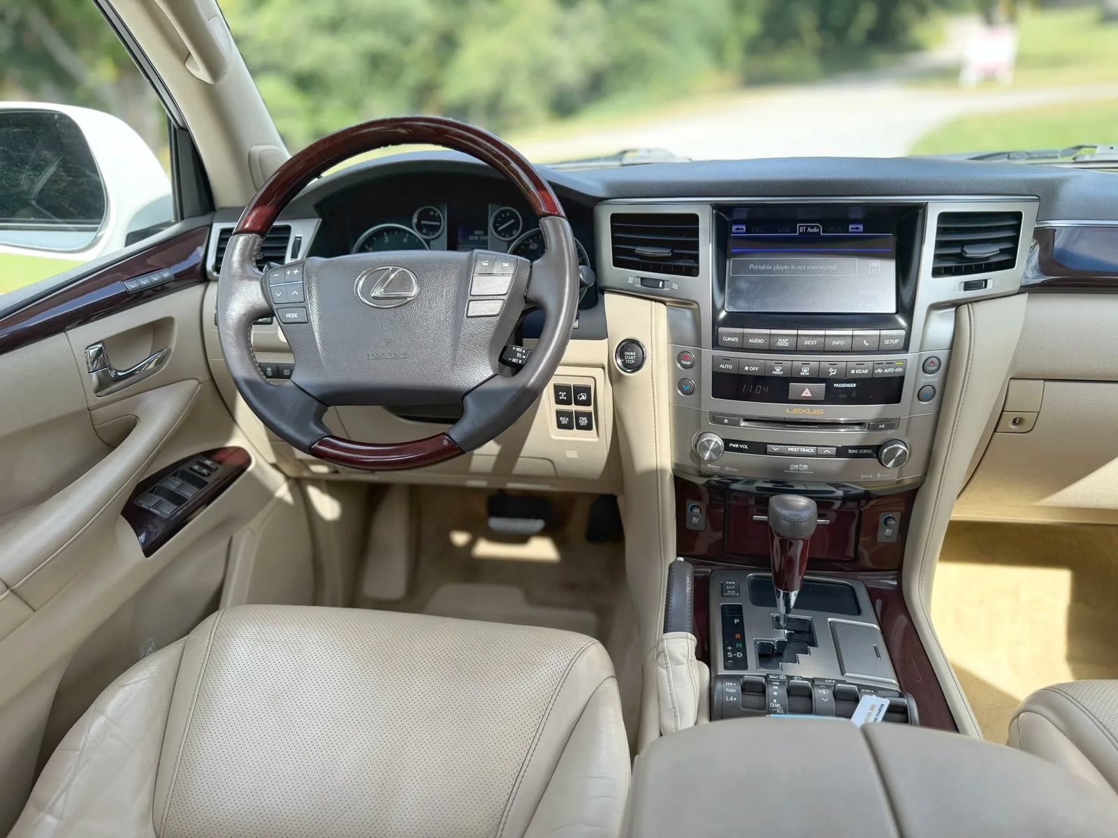 Used 2013 Lexus LX 570 4WD w/ Luxury Pkg image 64