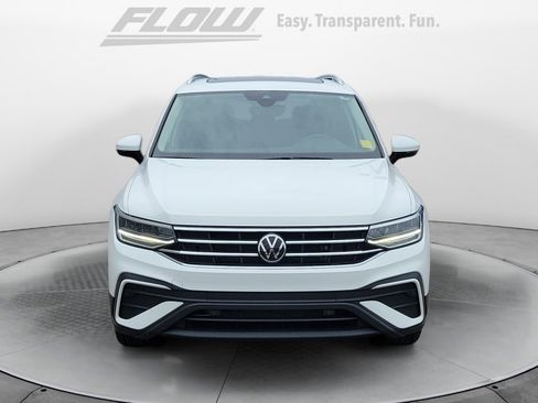 Certified 2022 Volkswagen Tiguan SE w/ Panoramic Sunroof Package image 2