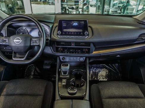 Used 2025 Nissan Rogue SV AWD/4WD image 4