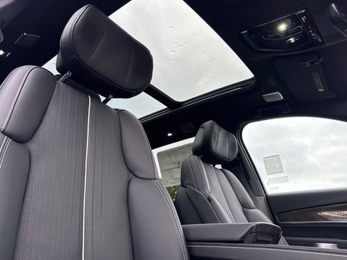 New 2026 Cadillac Vistiq Premium Luxury w/ LPO, Floor Liner Package AWD/4WD image 18