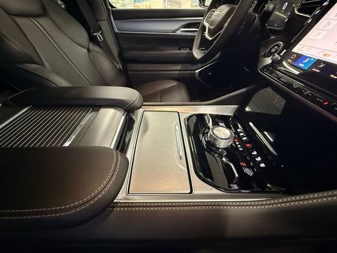 New 2026 Jeep Grand Wagoneer Limited AWD/4WD image 19