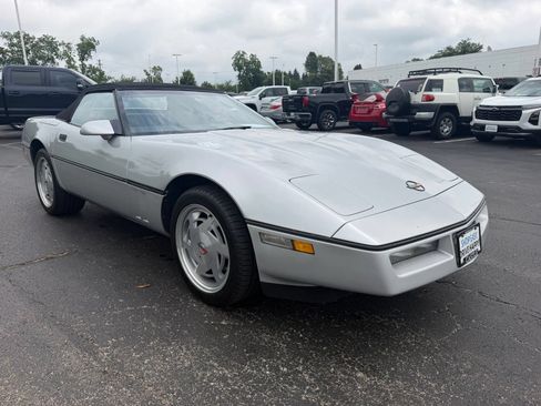 Used 1988 Chevrolet Corvette Convertible RWD image 3