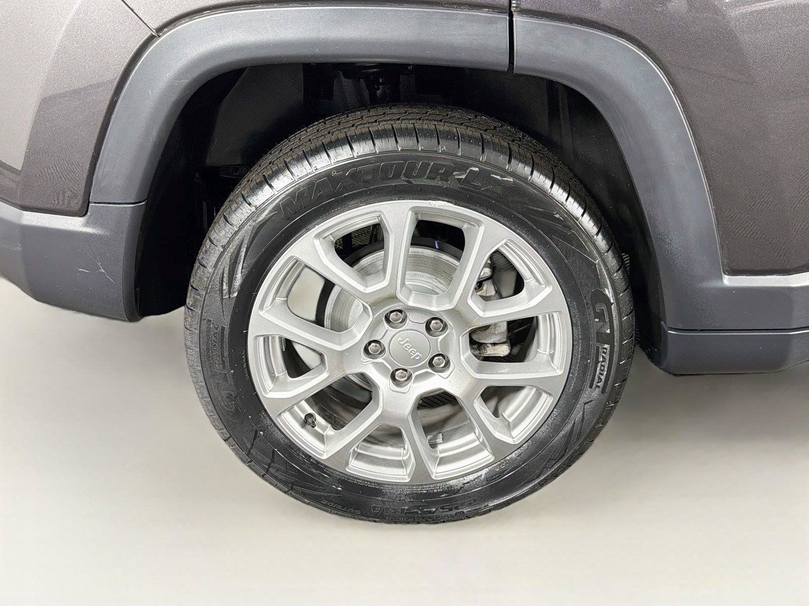 Used 2023 Jeep Compass Latitude w/ Sun and Sound Group AWD/4WD image 34