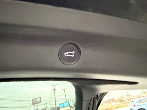 Used 2021 Tesla Model Y Long Range image 45