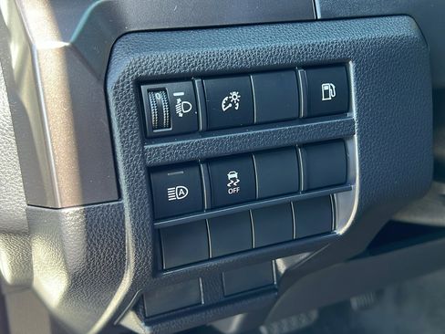 Used 2025 Toyota 4Runner SR5 AWD/4WD image 29