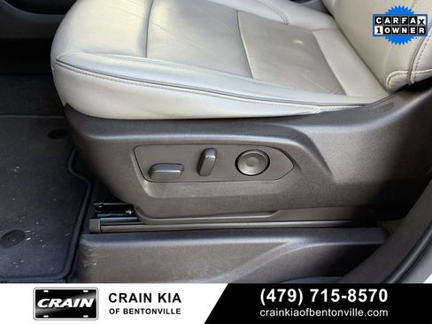 Used 2021 GMC Yukon XL SLT w/ SLT Premium Package image 12