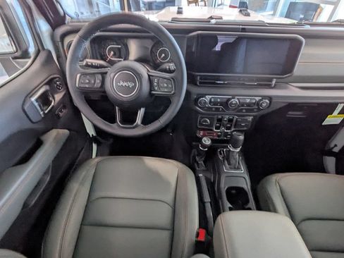 New 2026 Jeep Gladiator Mojave w/ Technology Group AWD/4WD image 18