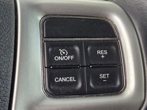 Used 2016 Chrysler Town & Country Touring image 13