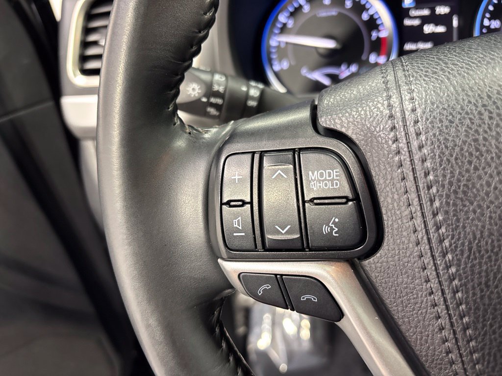 Used 2019 Toyota Highlander SE AWD/4WD image 15