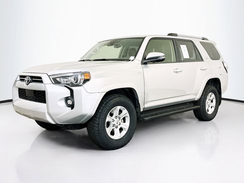 Used 2024 Toyota 4Runner SR5 Premium image 3