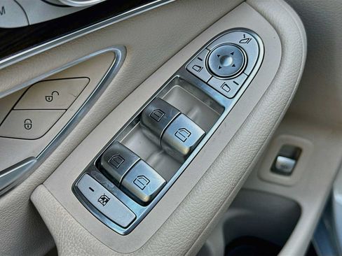 Certified 2022 Mercedes-Benz GLC 300 image 17