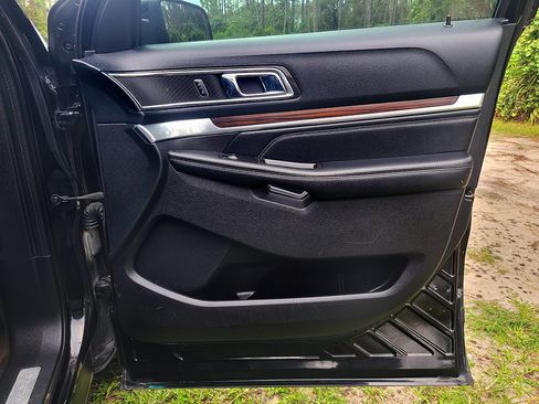 Used 2016 Ford Explorer Limited w/ Equipment Group 301A FWD image 29