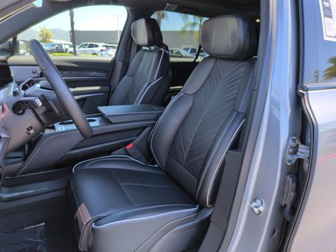 Used 2026 Cadillac Vistiq Platinum AWD/4WD image 16