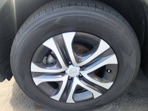Used 2017 Toyota RAV4 LE FWD image 21