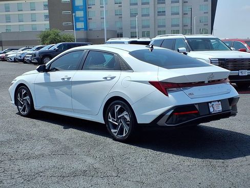 Used 2025 Hyundai Elantra Limited FWD image 3