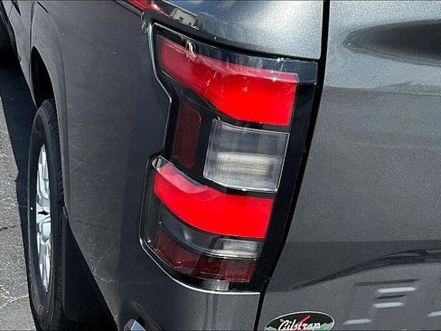 Used 2022 Nissan Frontier SV w/ Technology Package image 25