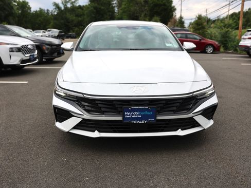 Certified 2025 Hyundai Elantra Limited FWD image 2