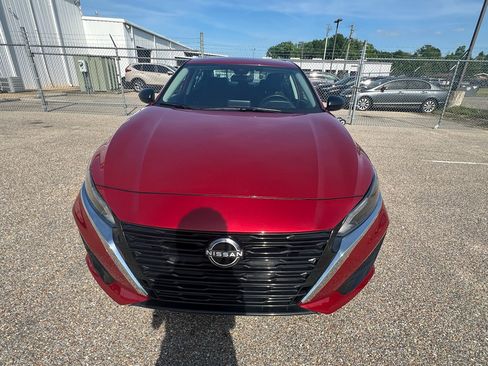 Used 2025 Nissan Altima 2.5 SV FWD image 3