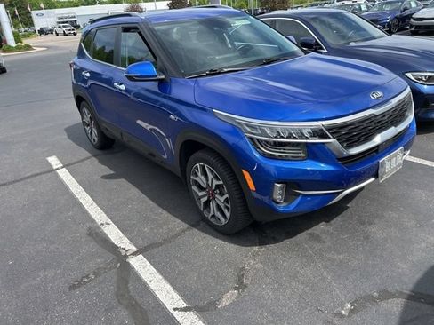 Used 2021 Kia Seltos SX w/ SX Sunroof Package AWD/4WD image 2