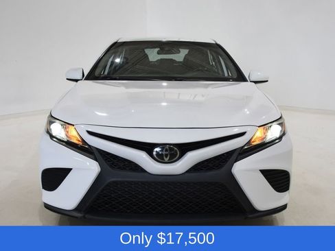 Used 2020 Toyota Camry SE w/ Carpet Mat Package FWD image 2