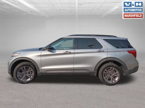 Used 2023 Ford Explorer XLT w/ Equipment Group 202A AWD/4WD image 3