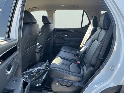 New 2025 Honda Pilot EX-L image 30