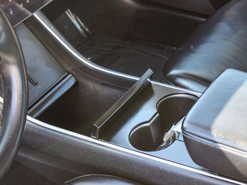 Used 2018 Tesla Model 3 Mid Range image 19