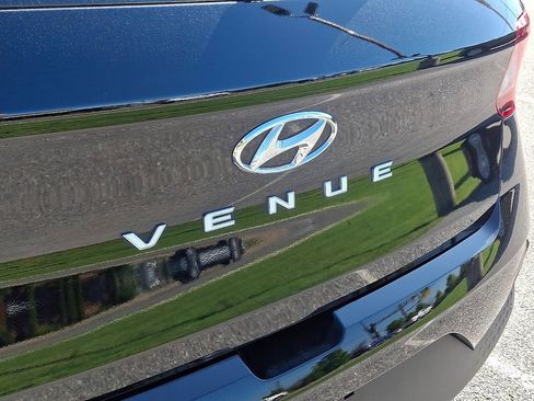 Used 2026 Hyundai Venue SE FWD image 30