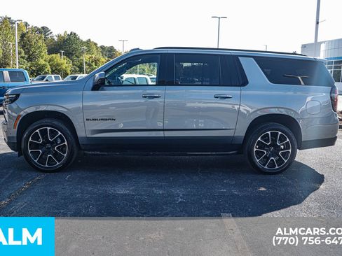 Used 2025 Chevrolet Suburban RST image 10