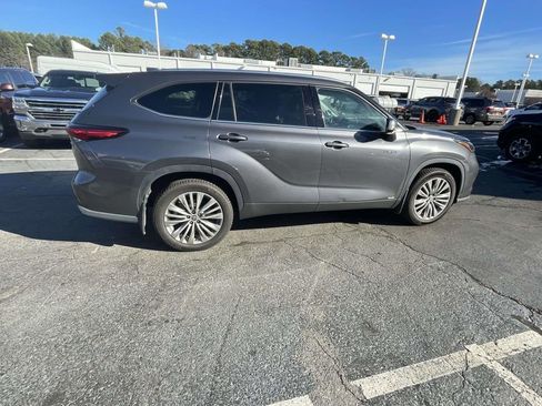 Used 2021 Toyota Highlander Platinum image 11