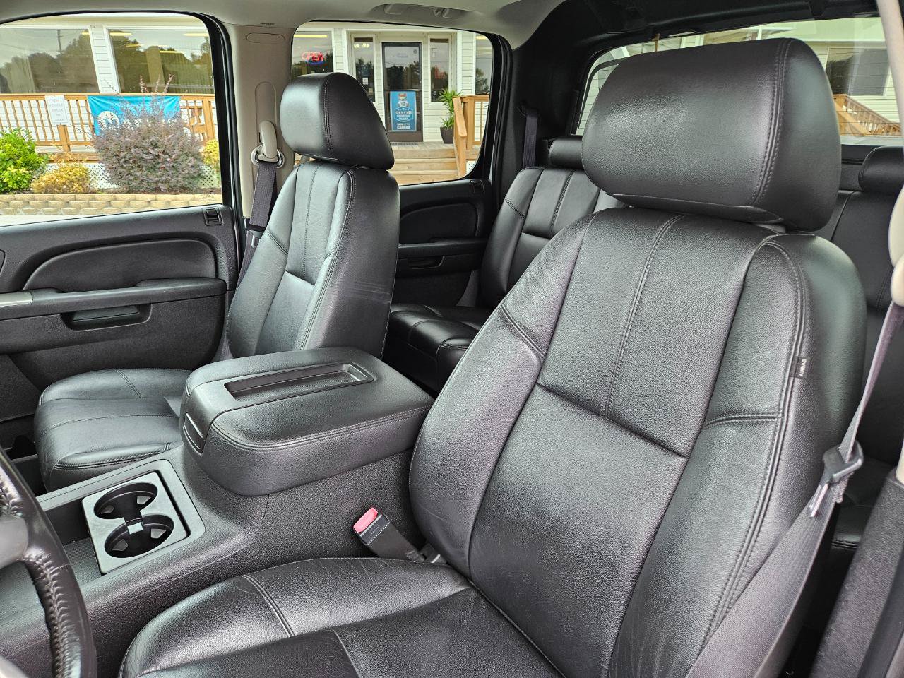 Used 2013 Chevrolet Avalanche LT AWD/4WD image 14