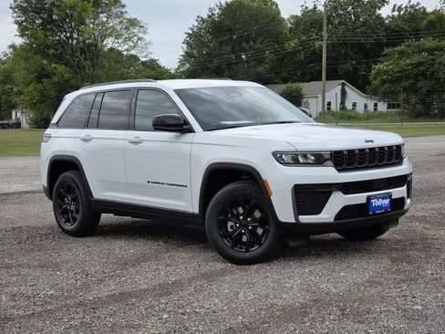 New 2026 Jeep Grand Cherokee Altitude RWD image 2