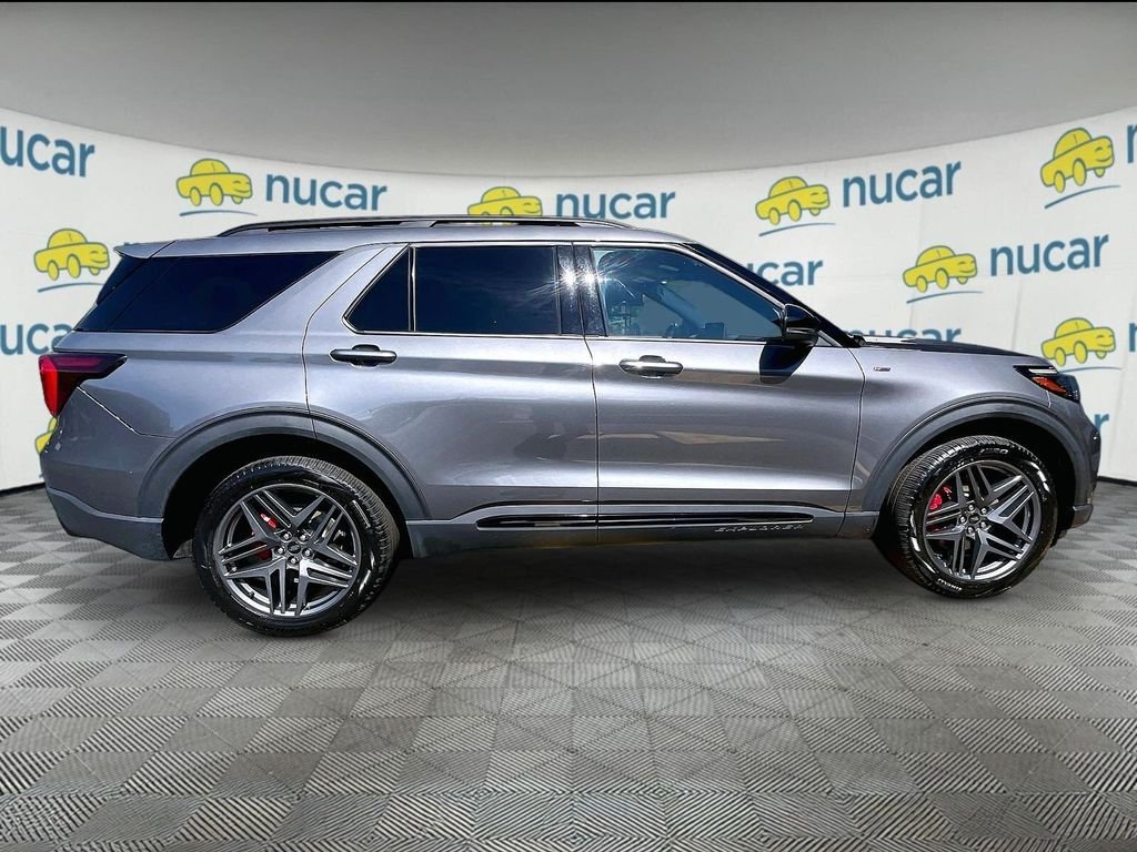 Used 2025 Ford Explorer ST-Line w/ ST-Line Street Pack AWD/4WD image 8
