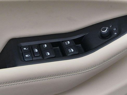 Used 2023 Jeep Grand Cherokee Limited AWD/4WD image 11