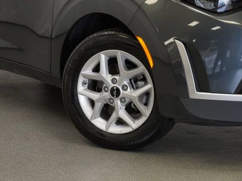 Used 2025 Kia Soul LX w/ LX Technology Package FWD image 10