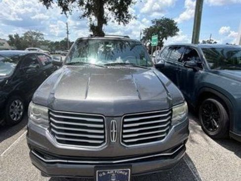 Used 2016 Lincoln Navigator L Select RWD image 4