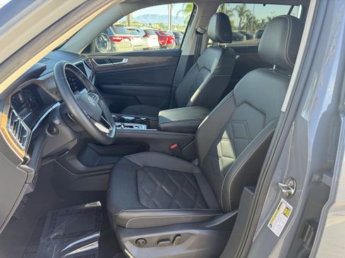 Certified 2025 Volkswagen Atlas SE w/ Panoramic Sunroof Package image 15